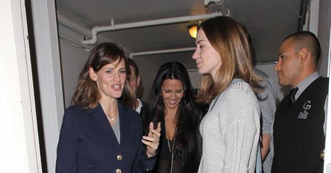 //ffn_affleck_damon_blunt_thumbs__