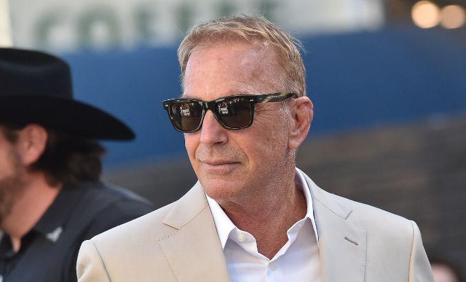 kevin costner bothered by lack of love from ex castmates