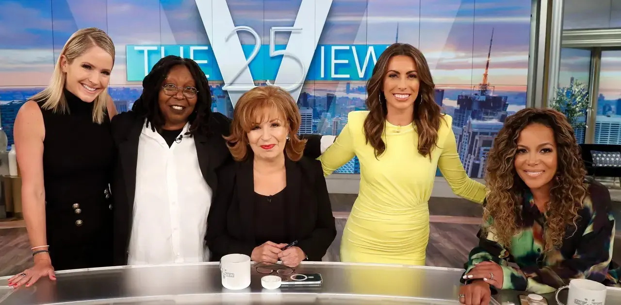 Image of the cast of 'The View'