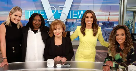 Image of the cast of 'The View'