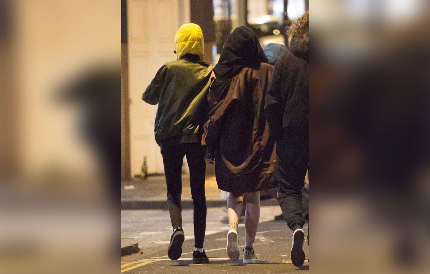 //paris jackson lesbian cara delevingne pda hold hands