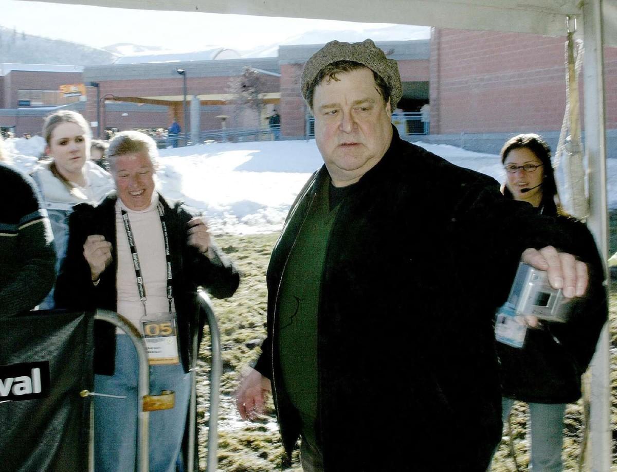 John Goodman once weighed 400 pounds during his tenure on 'Roseanne'.