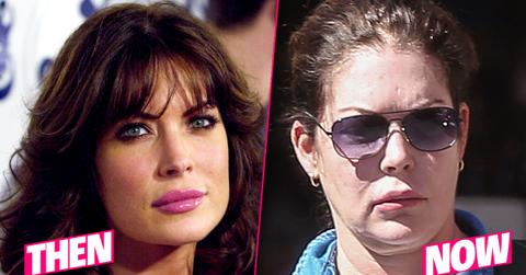 Inset Lara Boyle iin 2002. Lara Flynn Boyle Wearing Sunglasses, Denim Shirt, White T-Shirt and White Jeans