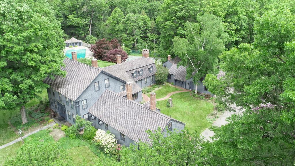 Massachusetts Mansion Cosby's Wife Escaped Him After Assault Conviction