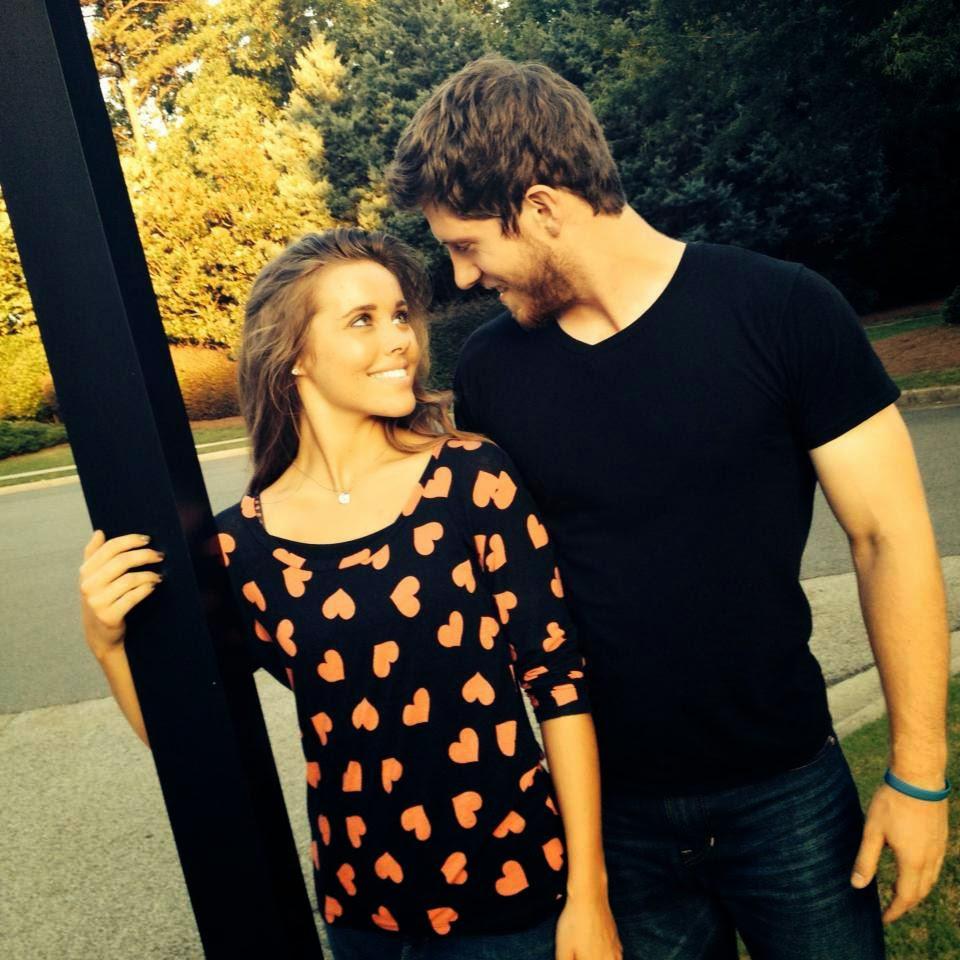 //jessa duggar pregnant hidden signs