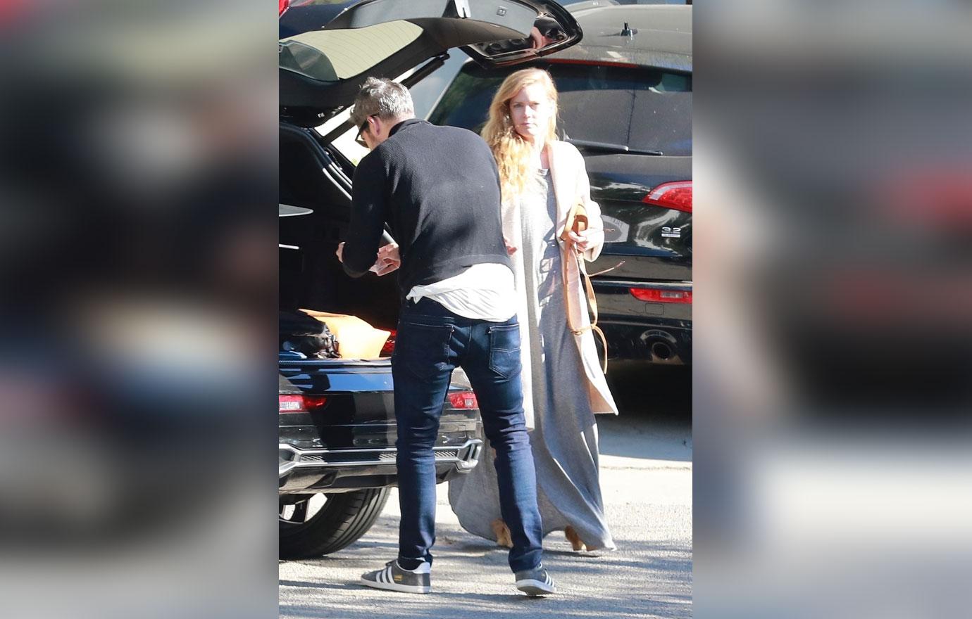 Pregnant? Amy Adams Shows Possible Baby Bump In New Photos