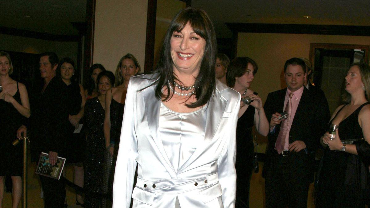 A source called Anjelica Huston the 'love' of Jack Nicholson's 'life.'