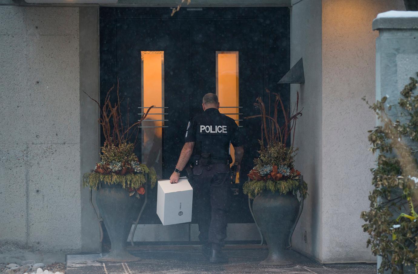 //billionare couple funeral suspicious deaths toronto