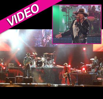 //axl rose face plant stage