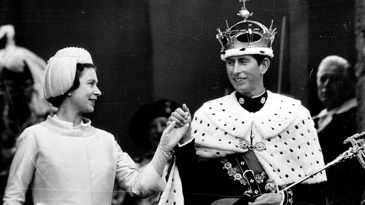 Photo of Prince Charles and Queen Elizabeth