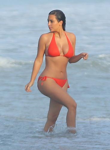 What A Boob Kim Kardashians 67 Most Busty Photos Of All Time 