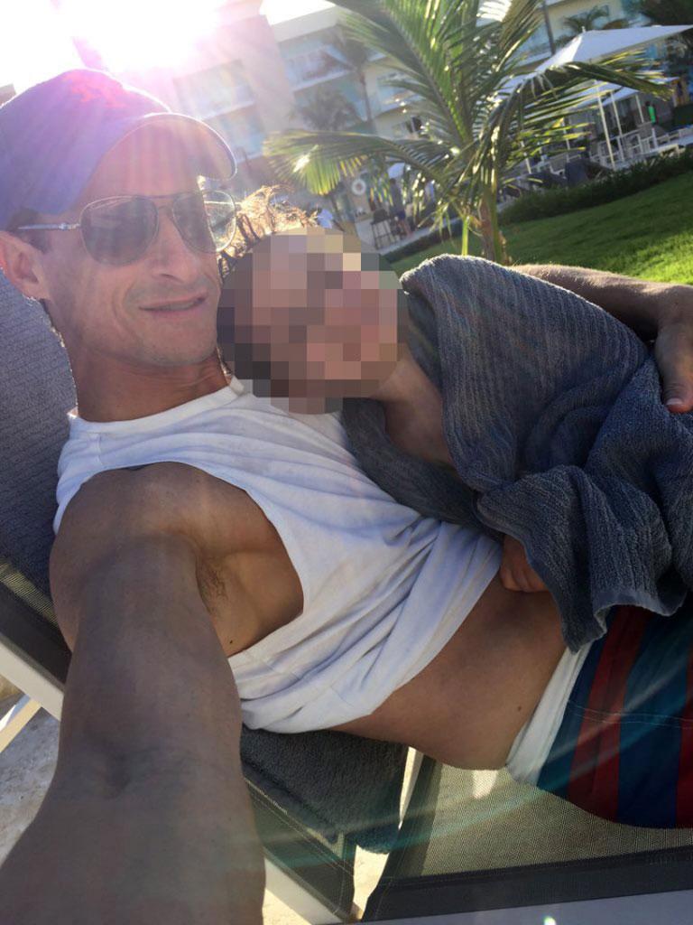 Anthony Weiner Sexting Scandal Divorce Son Chick Magnet