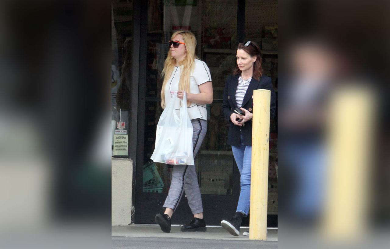 Unrecognizable! Amanda Bynes Debuts New Look In Shocking Photos