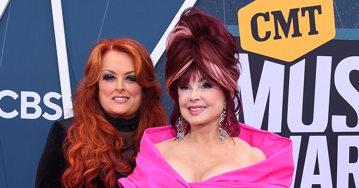 naomi judd family sues block death photos release suicide