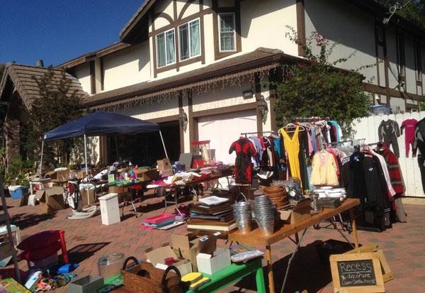 Tori Spelling And Dean McDermott Have Huge Garage Sale