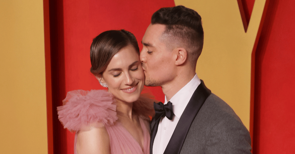 allison williams secretly ties the knot with alexander dreymon
