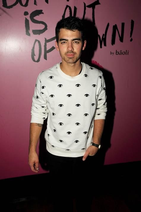 //hot pics joe jonas halloween