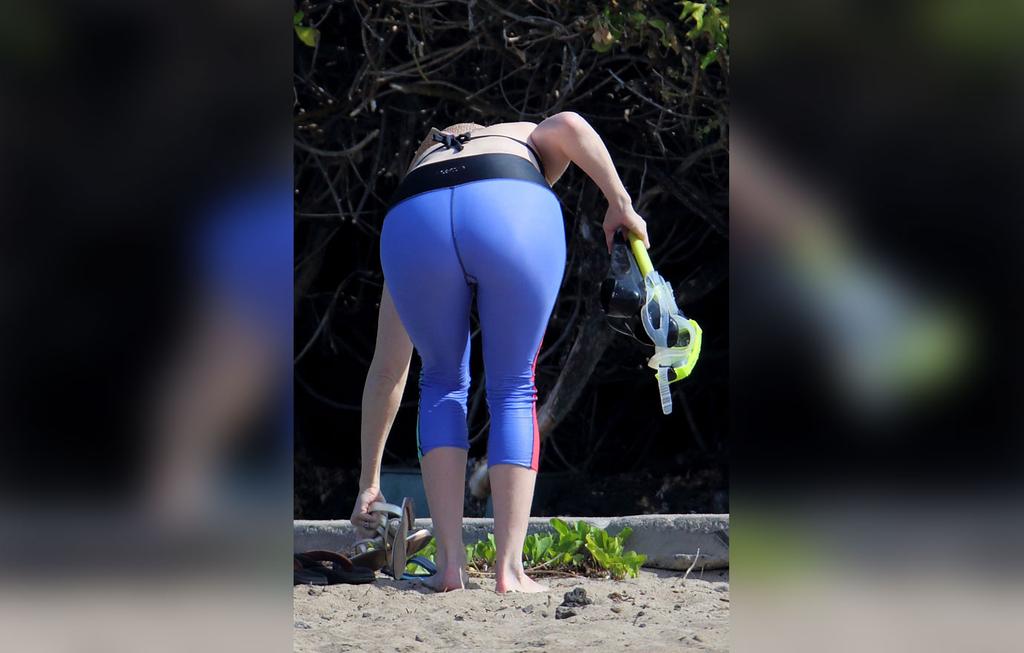 [PICS] Megyn Kelly Bikini Yoga Pants Snorkeling Hawaii -- Fox News Host Before NBC Today Show Job