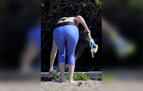 [PICS] Megyn Kelly Bikini Yoga Pants Snorkeling Hawaii -- Fox News Host
