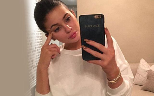 Kylie Jenner ditches barefaced selfies as she wears glam make-up and Dior -  Mirror Online