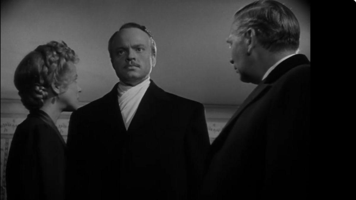 Orson Welles directed and starred in 'Citizen Kane' at age 25, playing newspaper tycoon Charles Foster Kane.