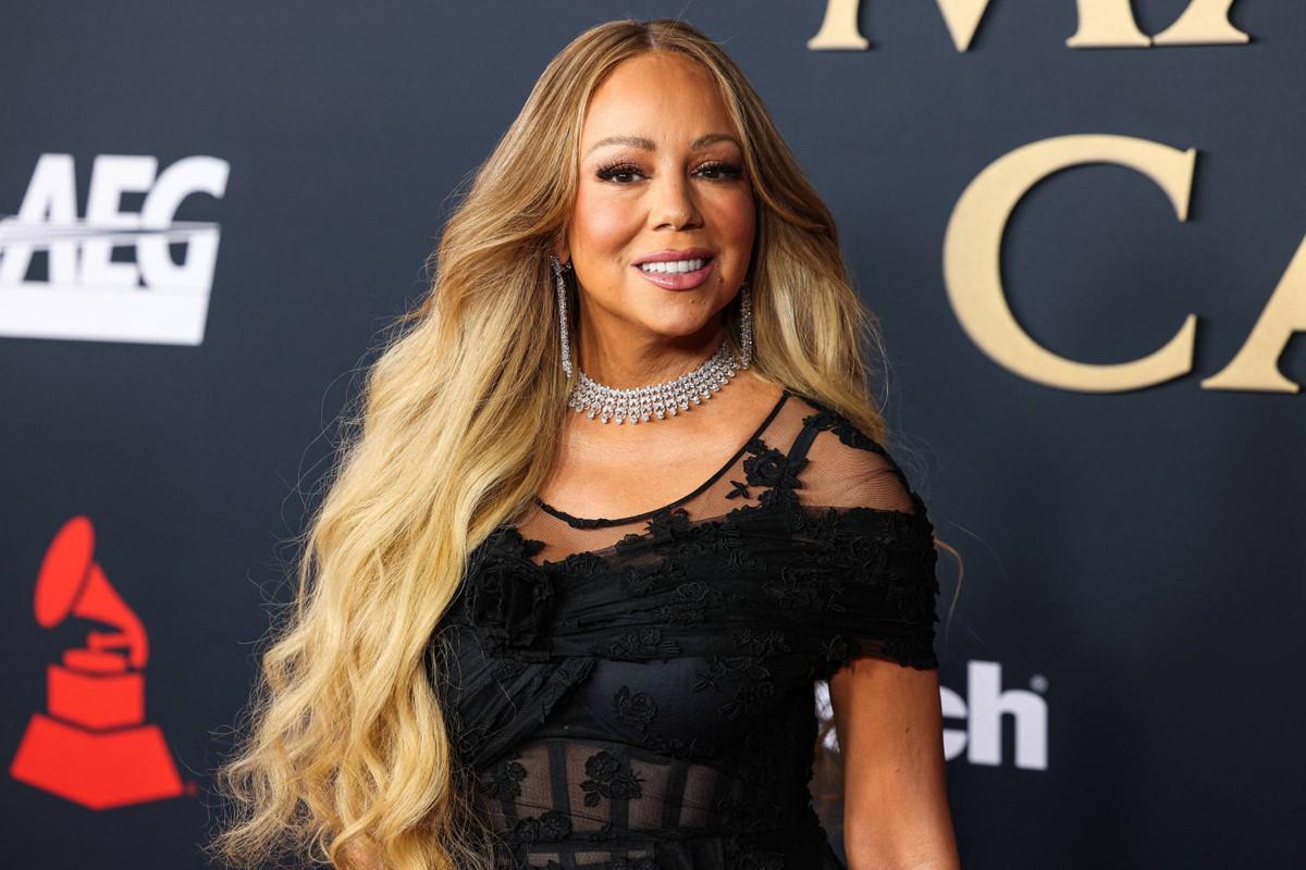 An insider claimed Mariah Carey's recent heartbreak and personal losses may be affecting her voice.