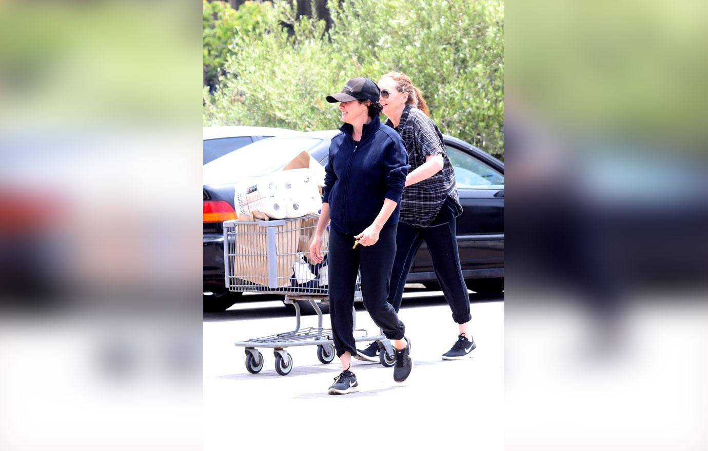 Shannen Doherty Fighting Cancer Grocery Shops With Mom