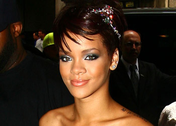 //rihanna sues accountant