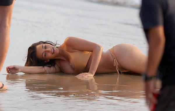 //kim kardashian bikini shoot