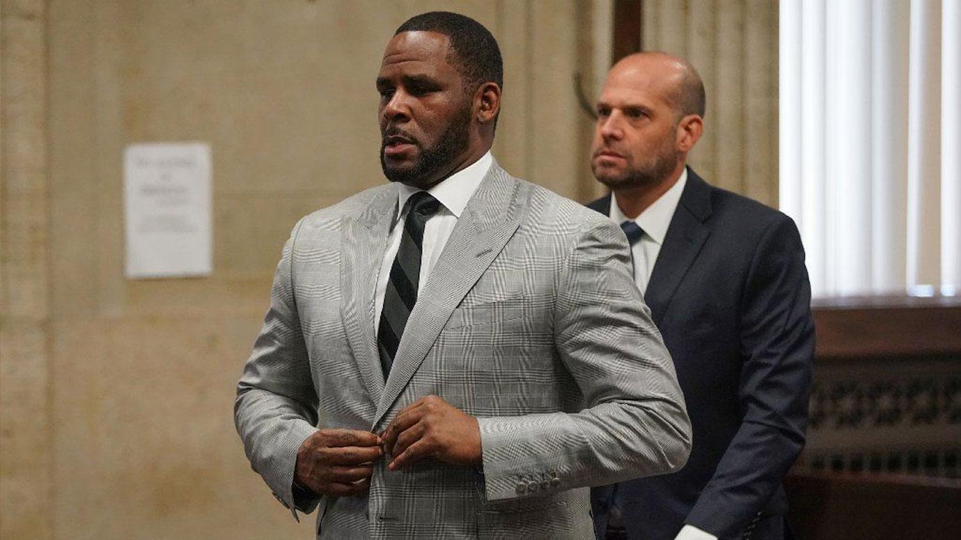 r kelly fined employees someone ate donuts manager