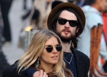 Sienna Miller Is Engaged And Having A Baby!