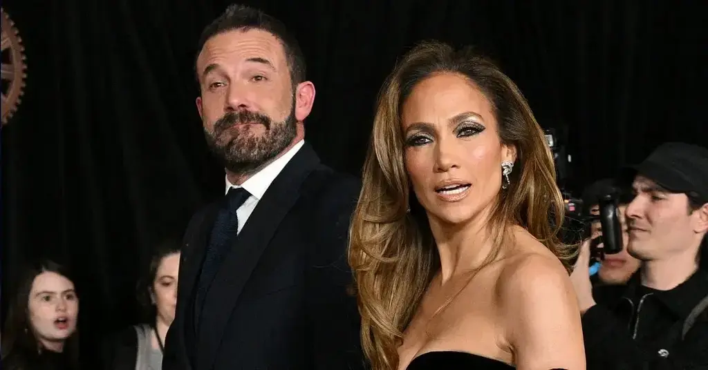 ben affleck moves personal things out m shared mansion jennifer lopez