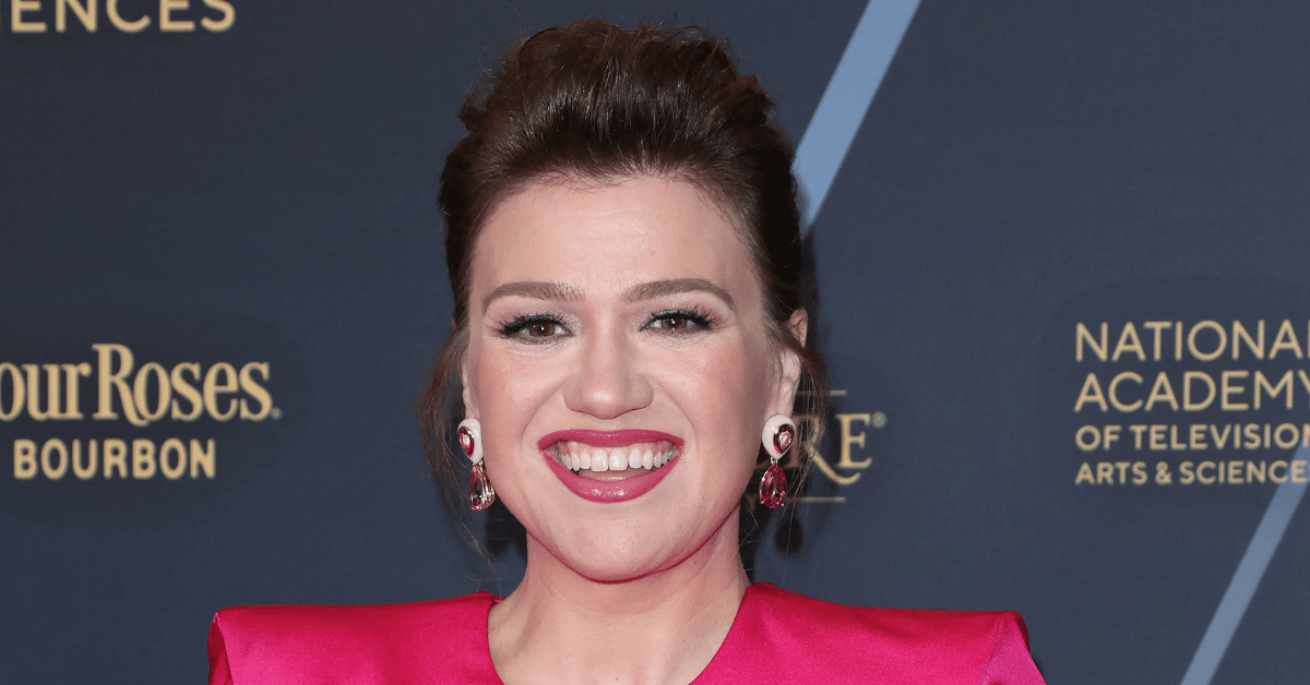 Photo of Kelly Clarkson
