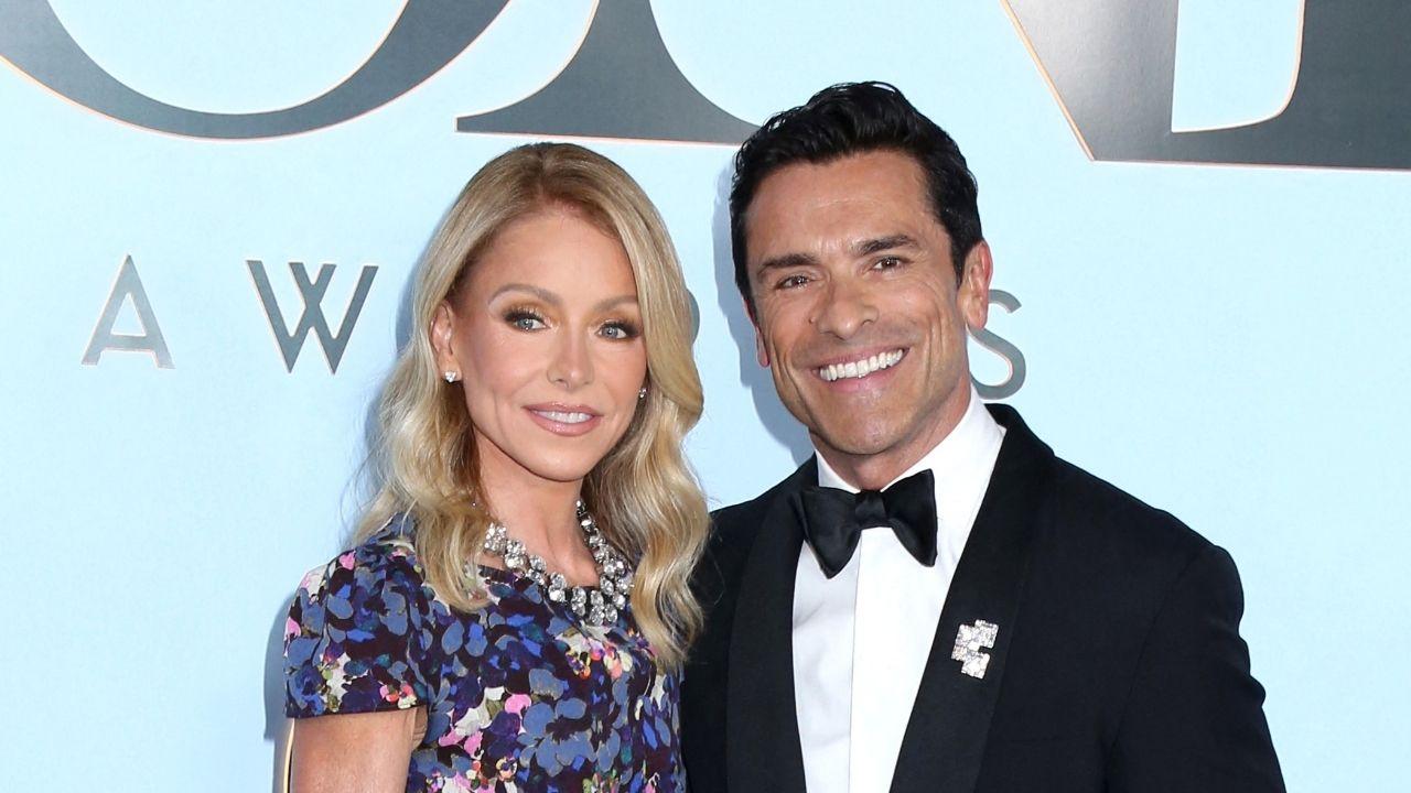 Photo of Kelly Ripa and Mark Consuelos
