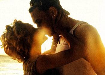 //karreuche tran chris brown kiss twitter