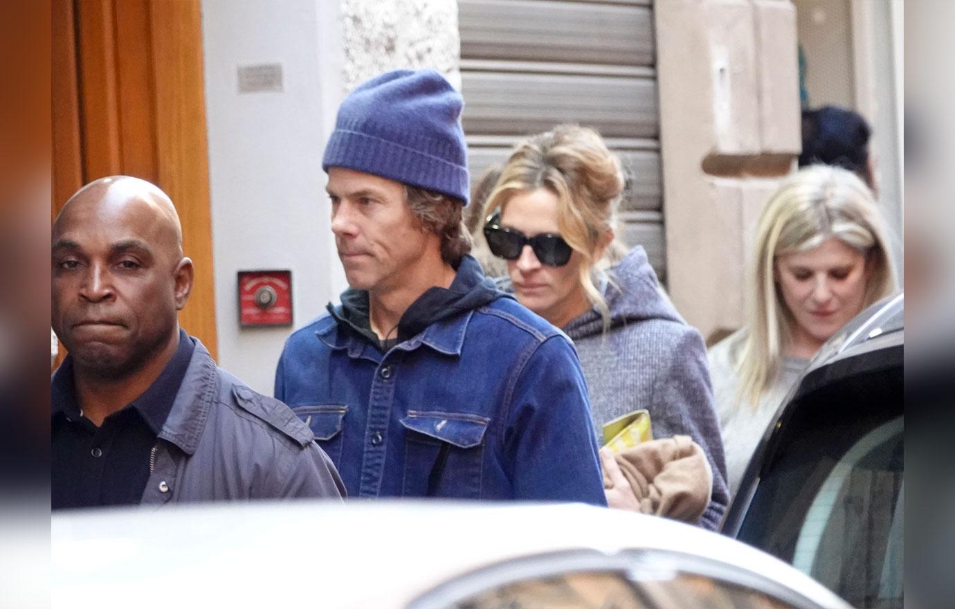 Julia Roberts And Danny Moder Shop In Rome