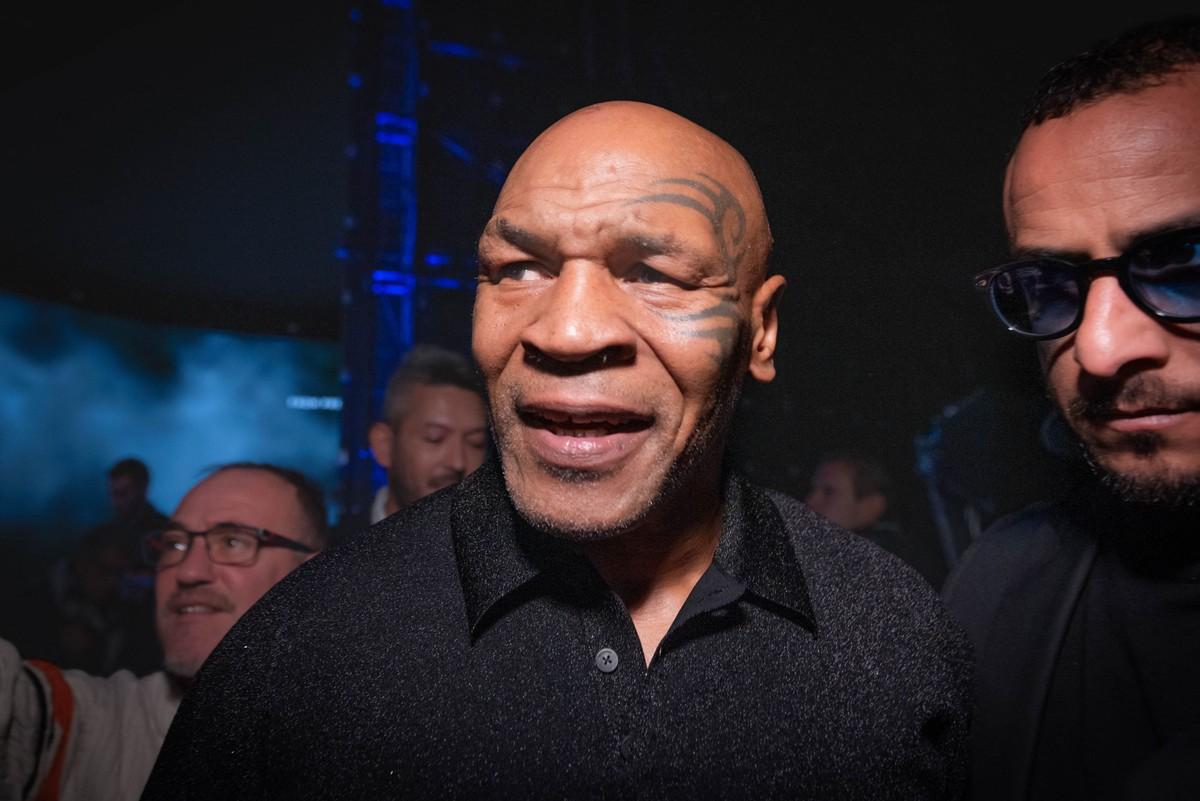 Mike Tyson recalled discovering Brad Pitt in a car with Robin Givens during their divorce.