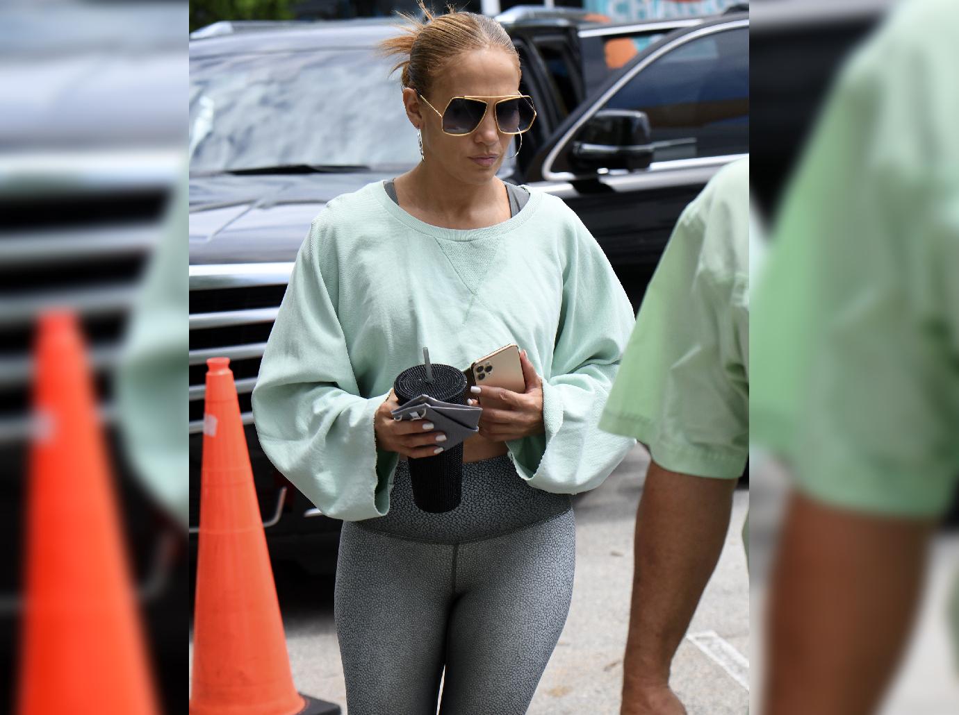 jennifer lopez gym pic