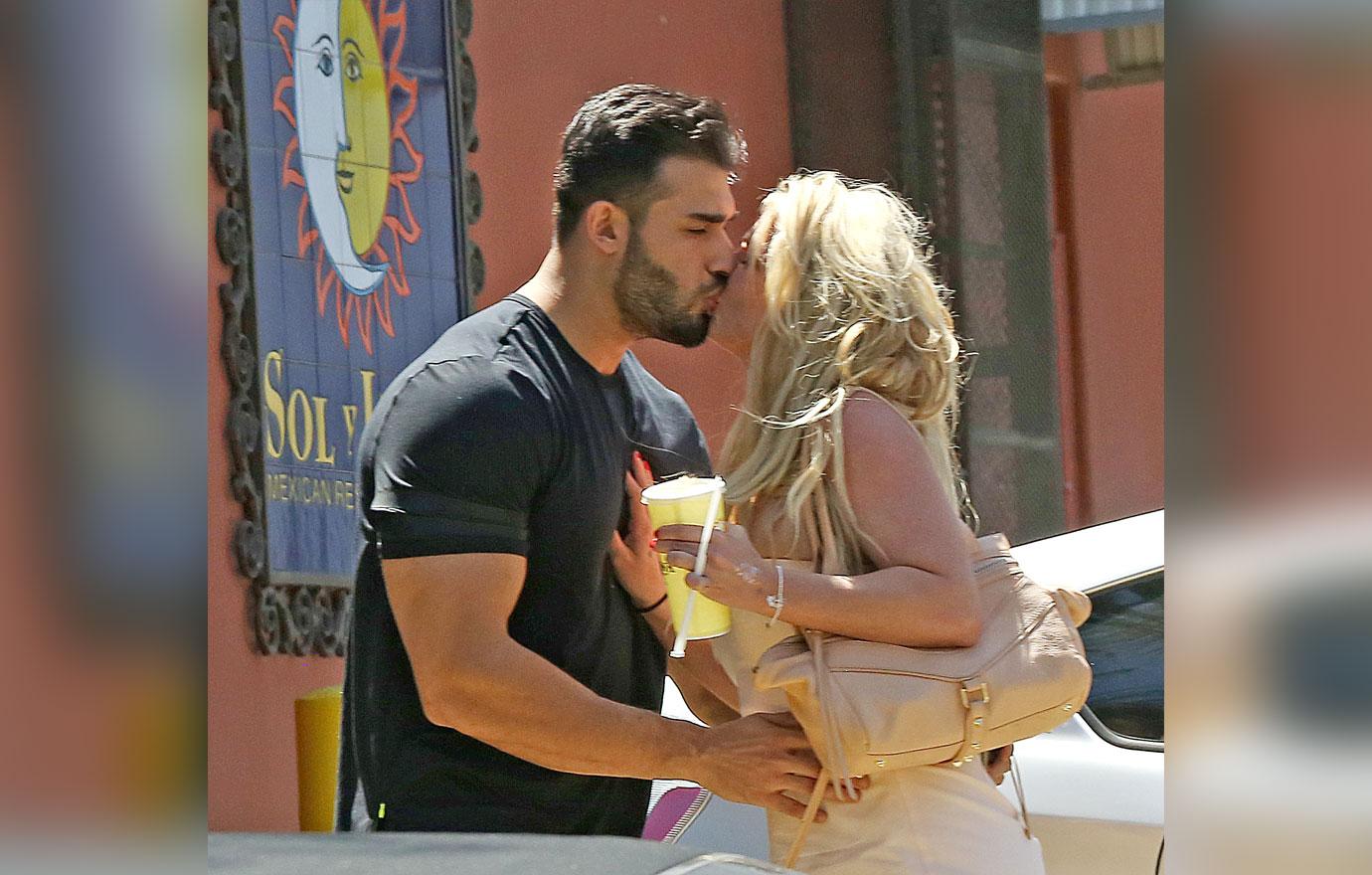 Britney Spears Boyfriend Kiss PDA