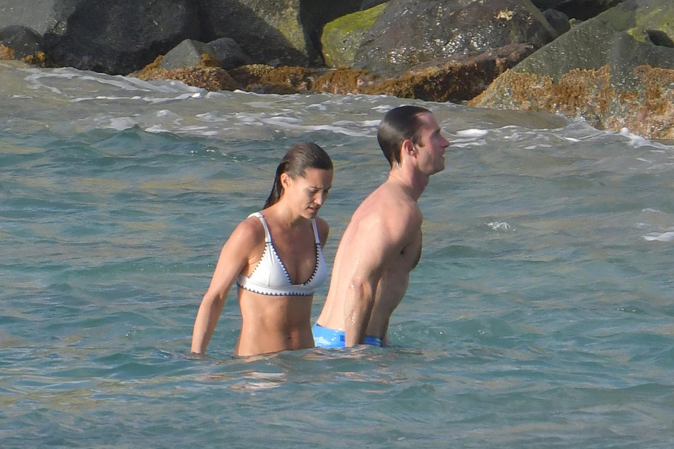 Pippa Middleton Shows Off Post Baby Body In Sexy Bikini