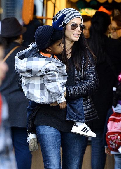 //sandra bullock louis bardo melissa mccarthy disneyland _ _
