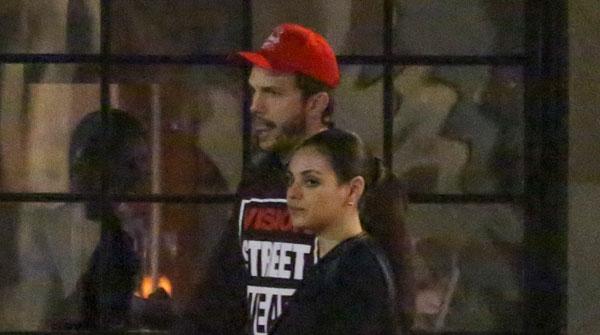 //mila kunis ashton kutcher