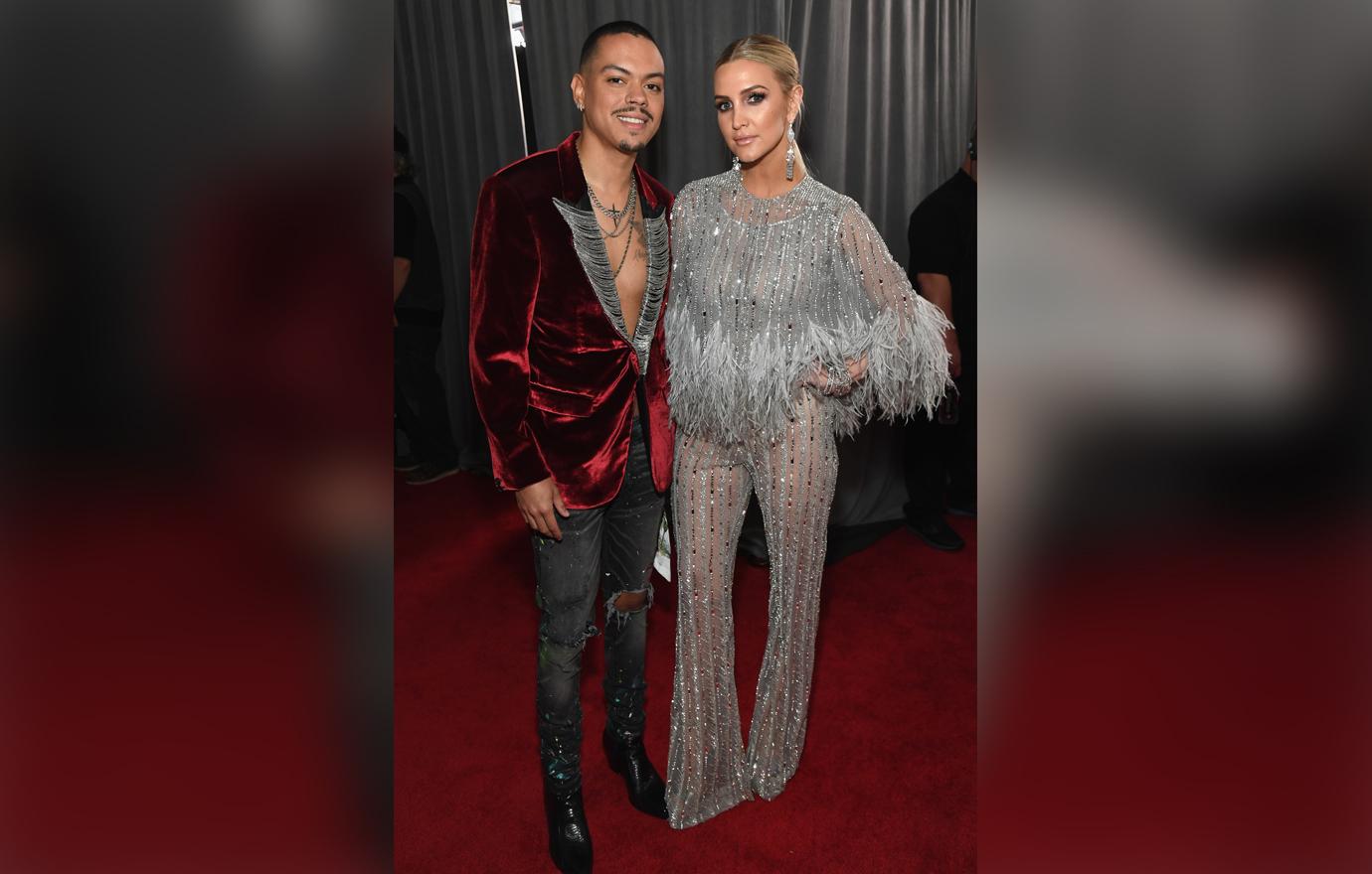 Grammys red carpet arrivals stars celebrities