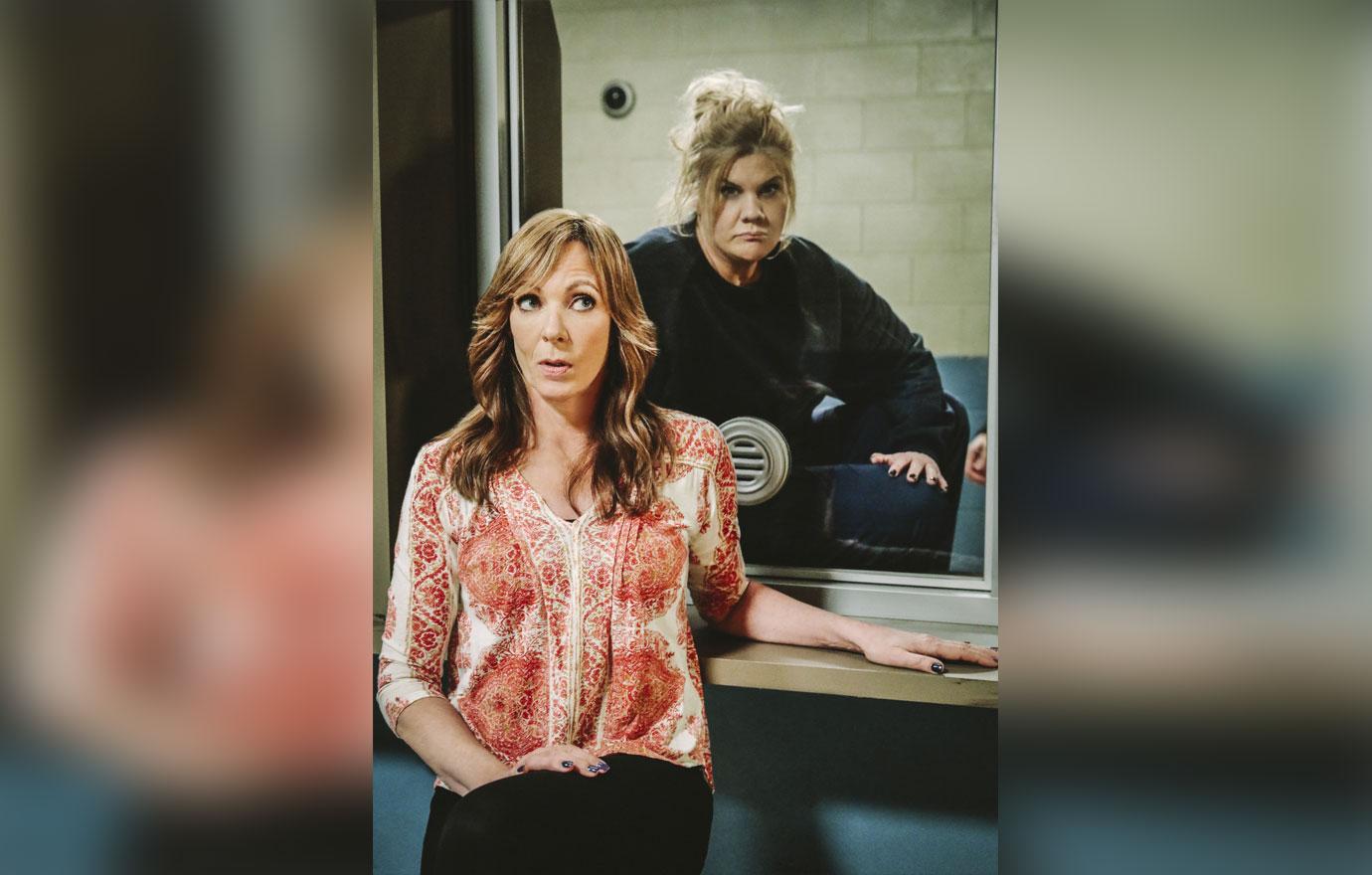 'Mom' Star Kristen Johnston Blames Lupus Medication For Shocking Weight