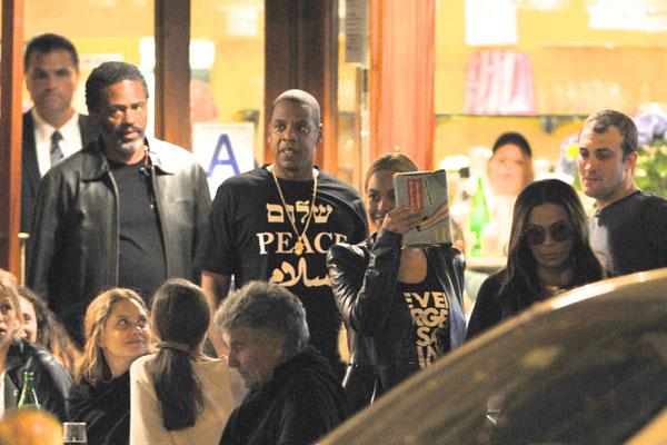 Jay-Z And Beyonce Dine With Tina Knowles and Richard Lawson