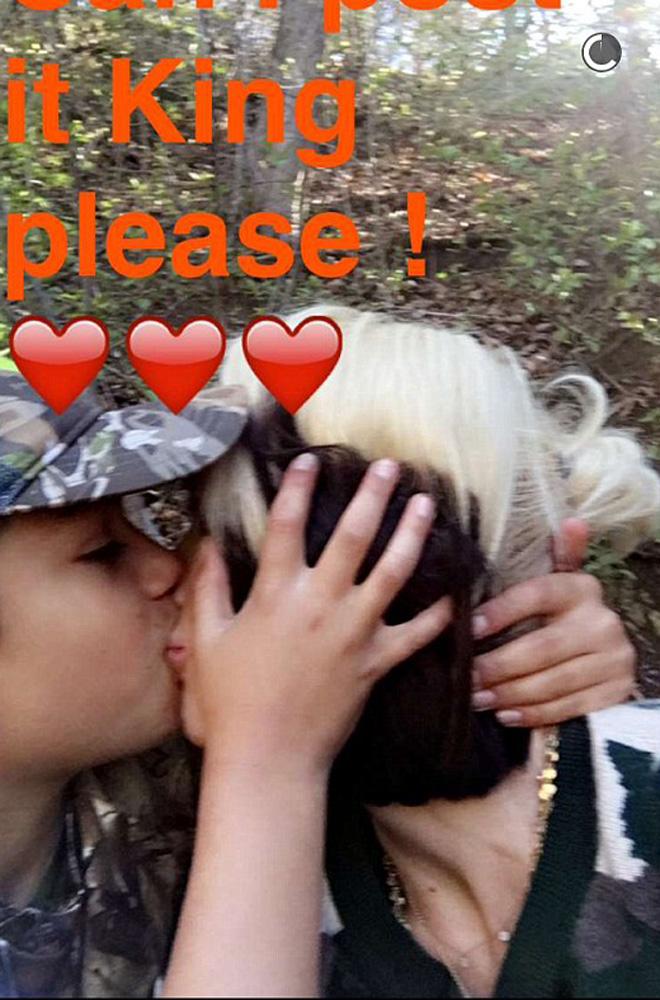 Gwen Stefani Blake Shelton Vacation Snapchat Kids