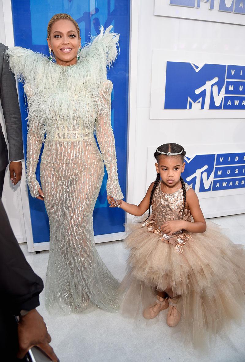 Best Worst And Wackiest Fashions At The 2016 Mtv Vmas