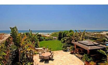 //goldie hawn kurt russell selling malibu x