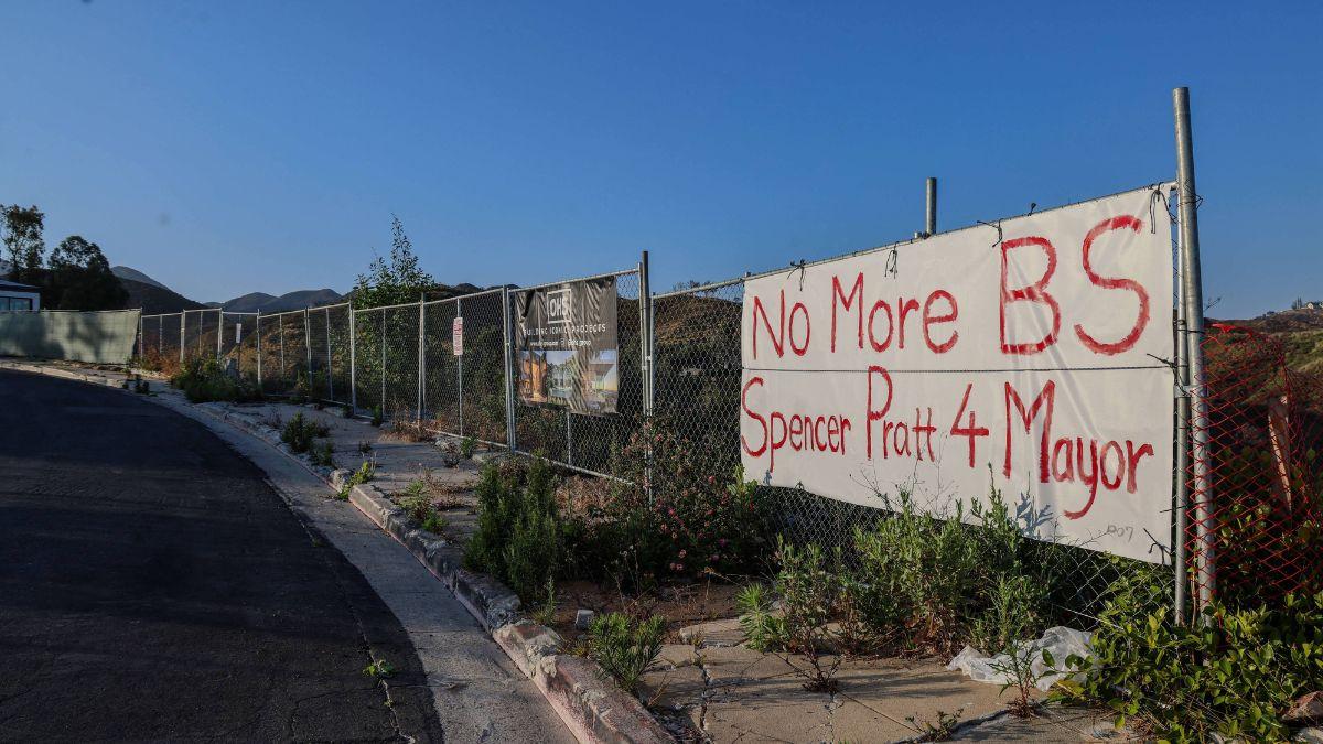 Photo of Spencer Pratt sign