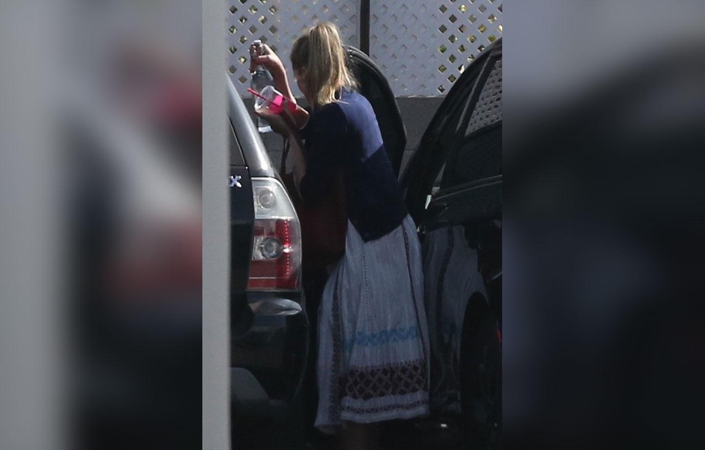 Cameron Diaz Desperately Trying To Hide Baby Bump In Grotesquely Oversized Clothes